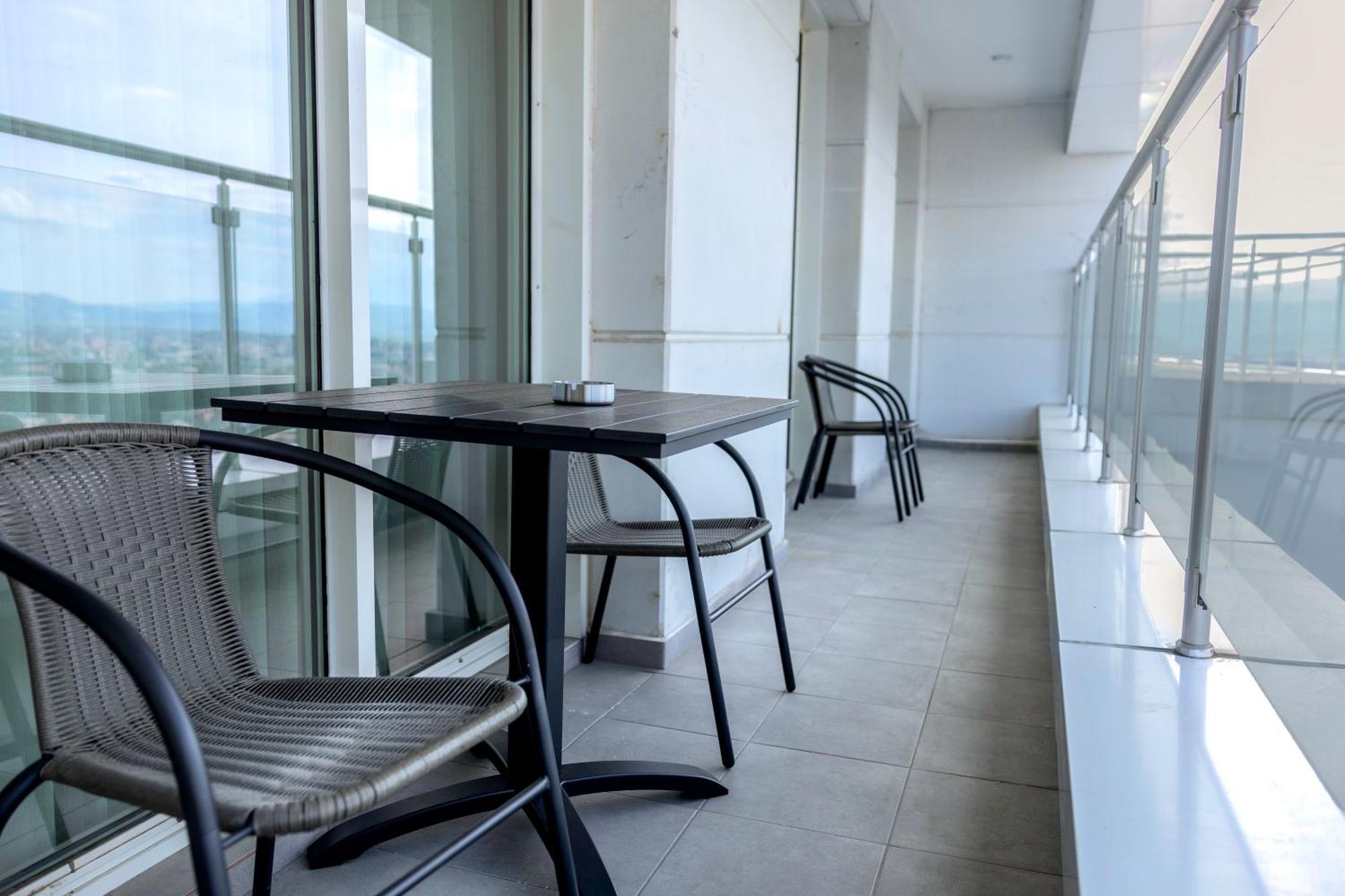 33Rd Floor Twin Apartments In Cevahir Sky City Complex With Pool, Spa, Fitness And Parking Included In Price スコピエ エクステリア 写真